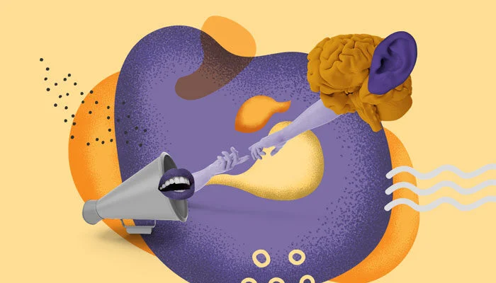 Ilustração de duas mãos se aproximando uma da outra. Elas saem de dois objetos: um megafone com uma boca e um cérebro com uma orelha.