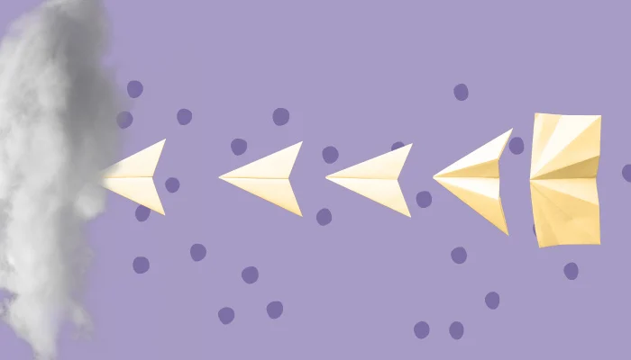 Vários pedaços de papel que, gradualmente, vão formando um aviãozinho.