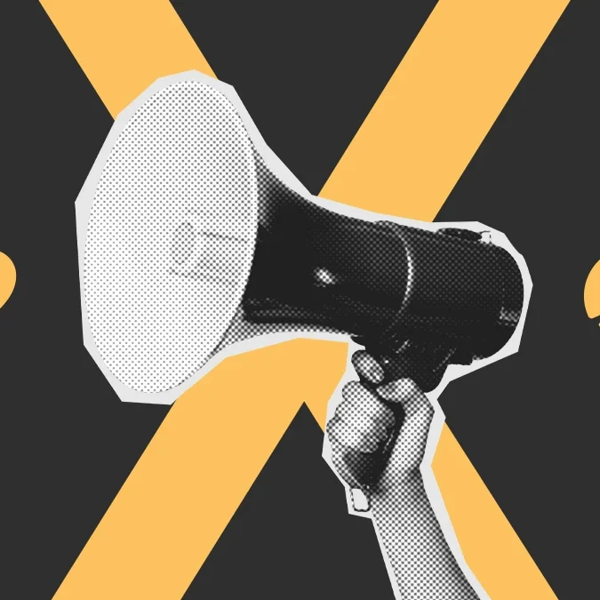 fOTOMONTAGEM DE UMA MÃO SEGURANDO UM MEGADONE, QUE ILUSTRA ARTIGO SOBRE BRAND PUBLISHING E BRAND CONTENT