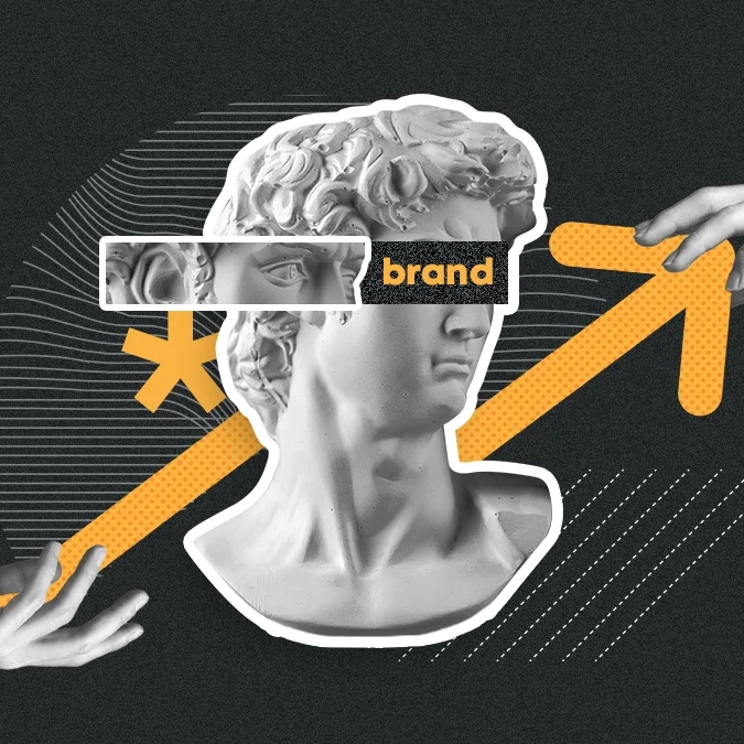 Fotomontagem com uma cabeça de uma estátua para ilustrar artigo sobre branding.